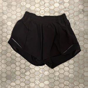 Lululemon black size 2 hotty hot shorts